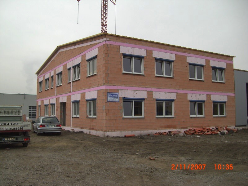 Alt image
