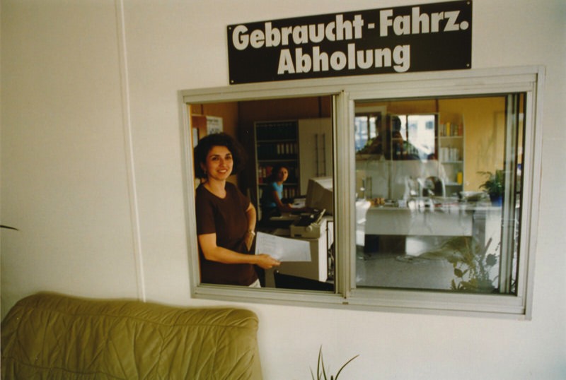 Alt image